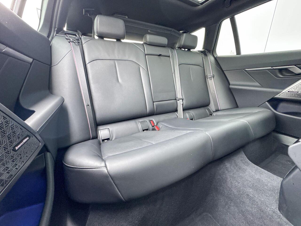 BMW 5-SERIE Touring 550e xDrive M-Sport Pro / Bowers en Wilkins Audio / Carbon interieurlijst / 21 inch LM Velgen / M-Stoelen / Driving Assistant Plus / Panoramadak / Parking Assistant Plus