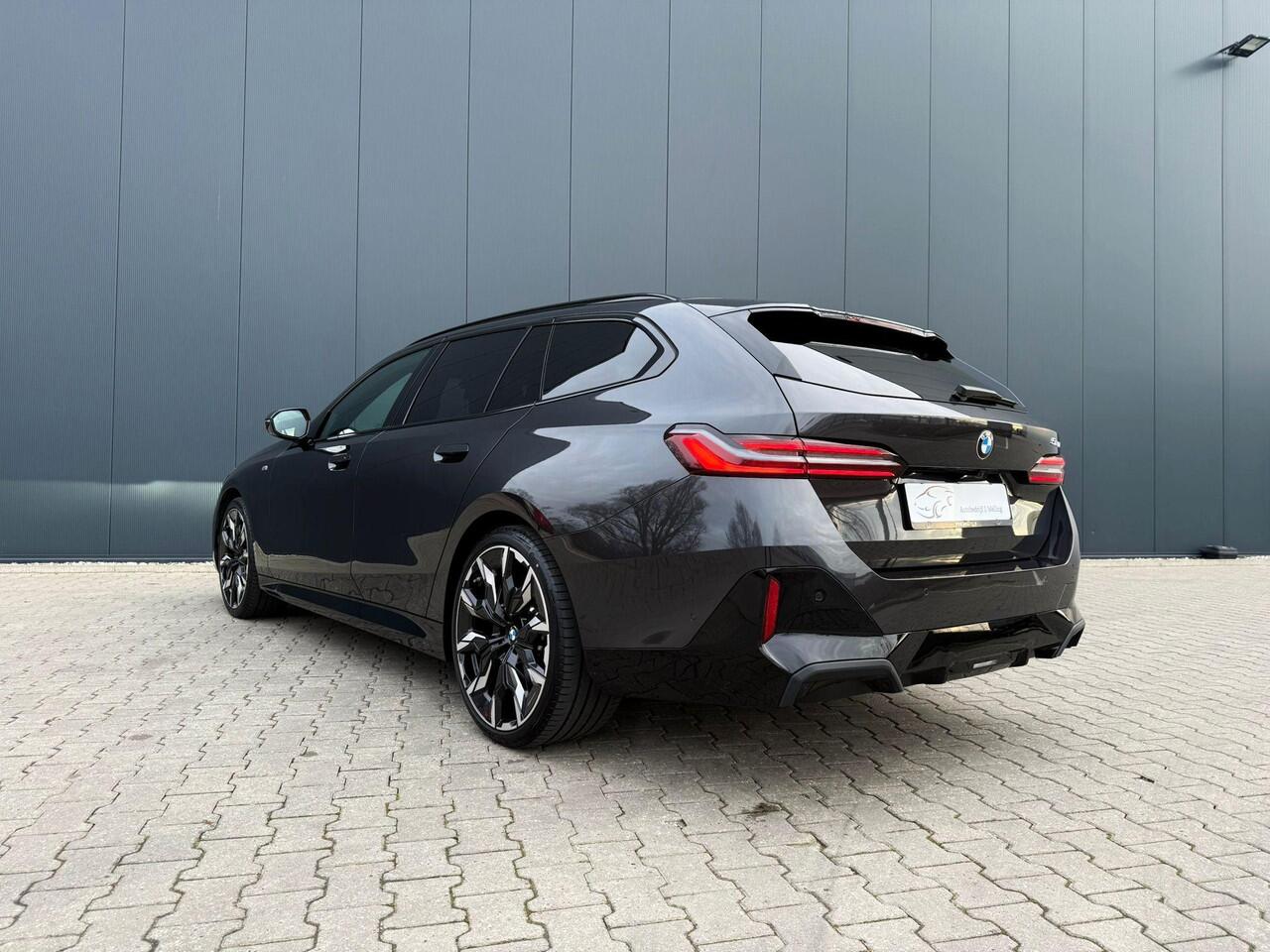 BMW 5-SERIE Touring 520i Pano / B&W / tr.hk / 21 inch / HUD