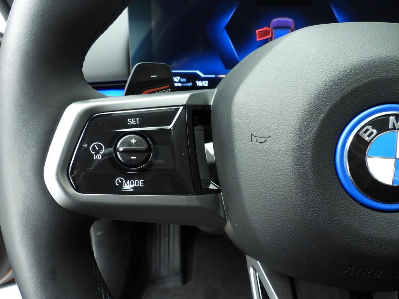 BMW 5-SERIE Sedan 550e xDrive | M-Sportpakket | LED | Leder | Navigatie | Panoramadak | Sportstoelen | DAB | Harman-kardon sound | Alu 19 inch