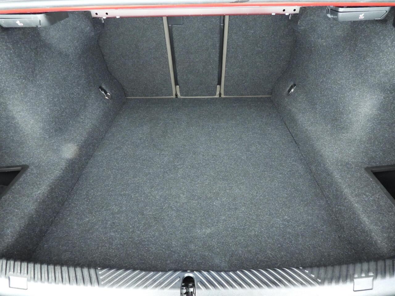 BMW 5-SERIE Sedan 550e xDrive | M-Sportpakket | LED | Leder | Navigatie | Panoramadak | Sportstoelen | DAB | Harman-kardon sound | Alu 19 inch