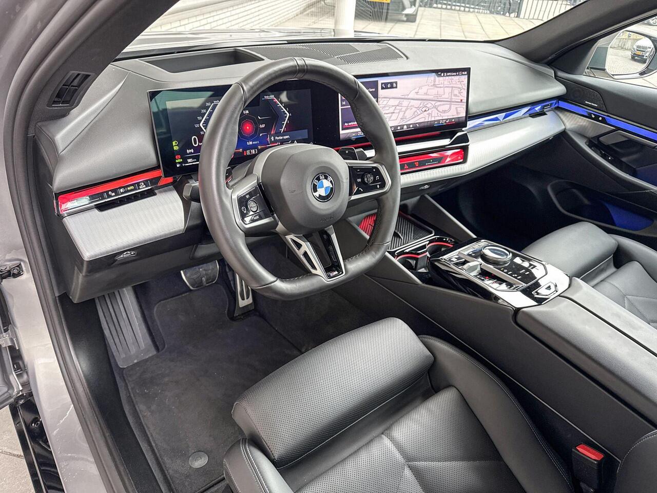 BMW 5-SERIE Sedan 520i M Sportpakket / Innovation Pack / Comfort Pack / Stoelventilatie / Elektrisch verstelbare stoelen / Driving Assistant / Parking Assistant Plus / Harman-Kardon