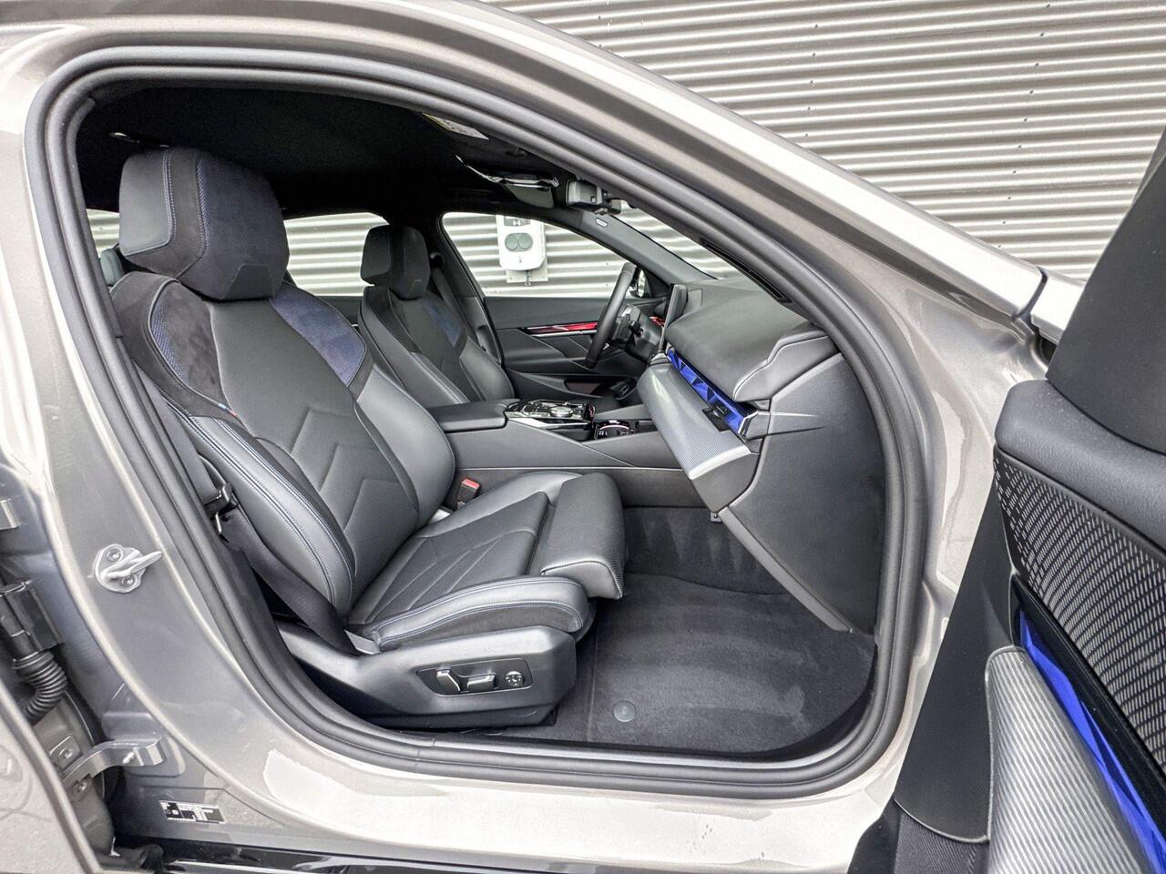 BMW 5-SERIE Sedan 520i M Sportpakket / Innovation Pack / Comfort Pack / Stoelventilatie / Elektrisch verstelbare stoelen / Driving Assistant / Parking Assistant Plus / Harman-Kardon