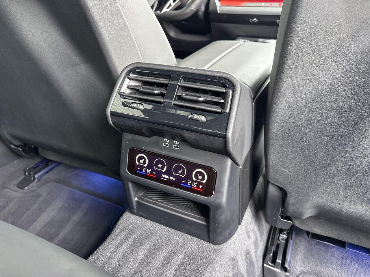 BMW 5-SERIE Sedan 520i M Sportpakket / Innovation Pack / Comfort Pack / Stoelventilatie / Elektrisch verstelbare stoelen / Driving Assistant / Parking Assistant Plus / Harman-Kardon