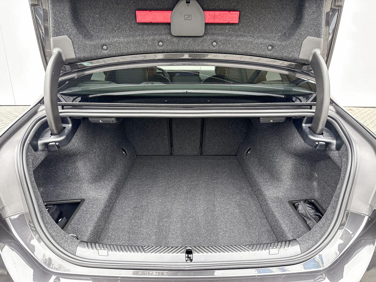 BMW 5-SERIE Sedan 520i Innovation Pack | M Sport