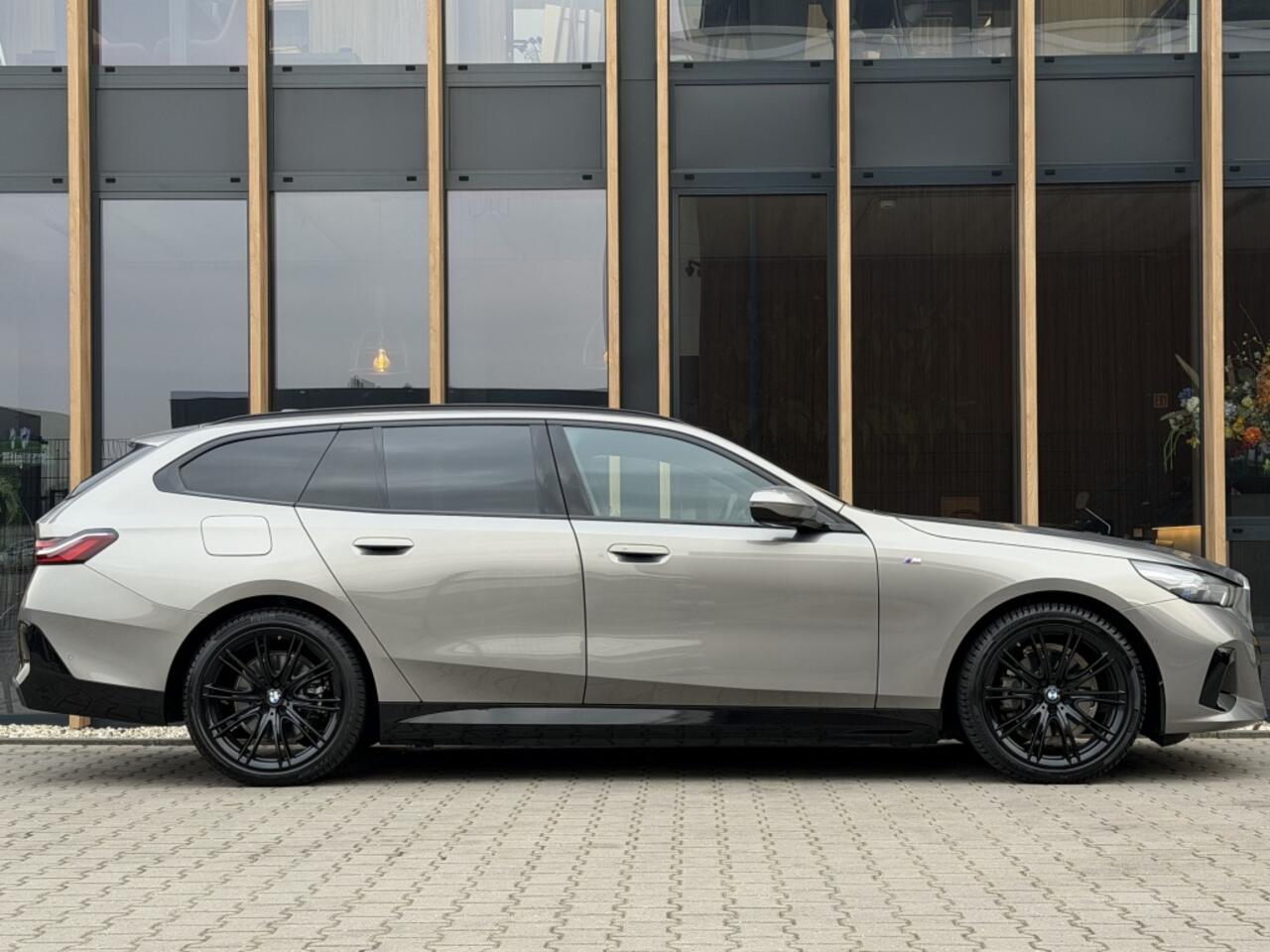 BMW 5-SERIE Touring 530e M Sport Edition