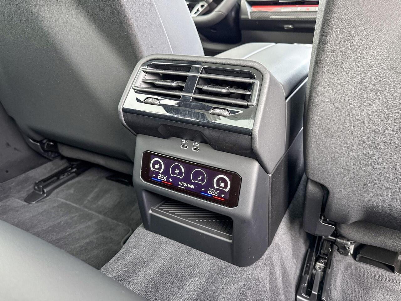BMW 5-SERIE Touring 530e M Sport Pro / Bowers & Wilkins / Stoelventilatie / Parking Assistant Professional / Head-Up / Glazen panoramadak / Iconic Glow / Stuurwielrand verwarmd / 20 Inch