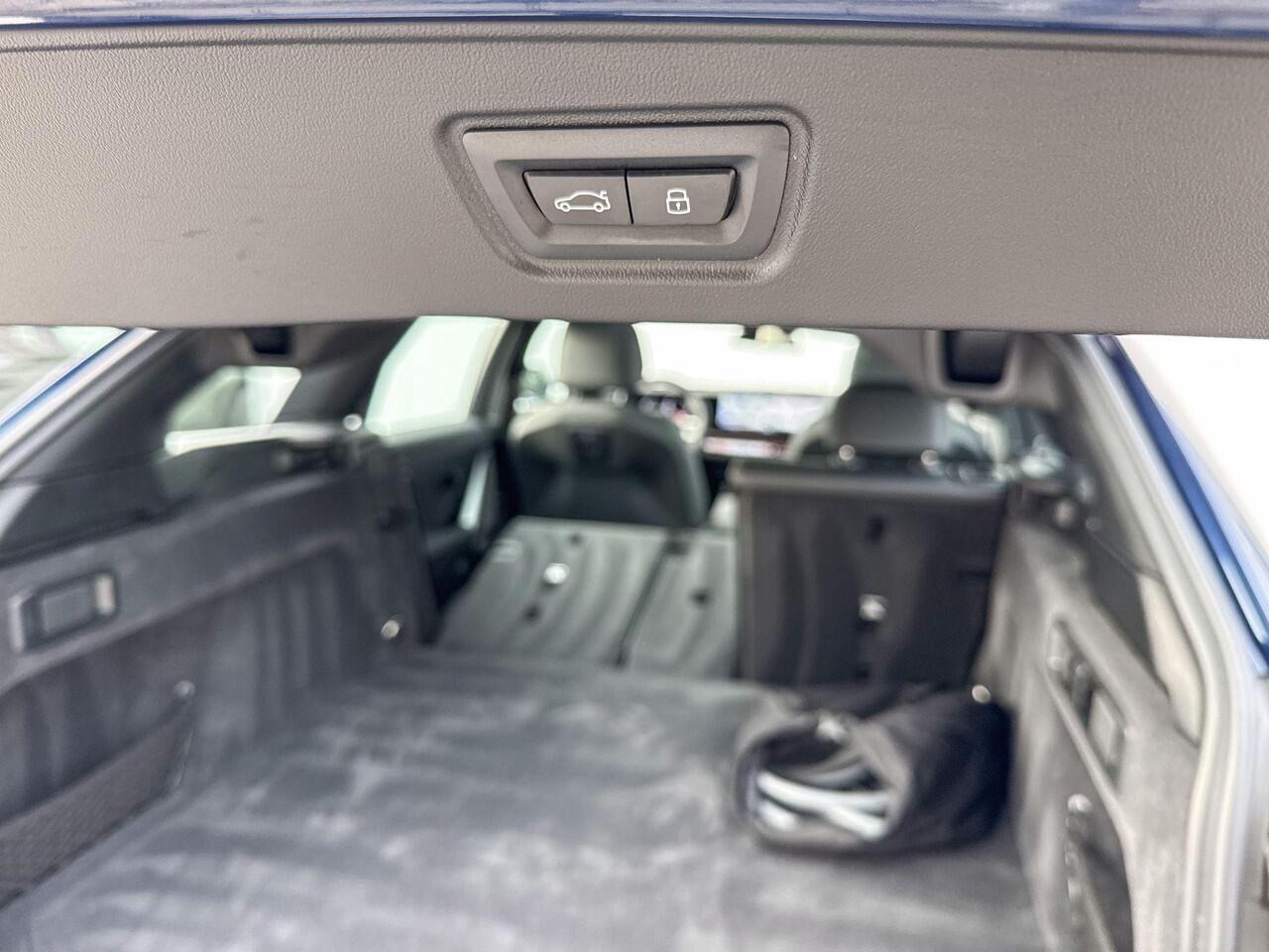 BMW 5-SERIE Touring 530e M Sport Pro / Bowers & Wilkins / Stoelventilatie / Parking Assistant Professional / Head-Up / Glazen panoramadak / Iconic Glow / Stuurwielrand verwarmd / 20 Inch