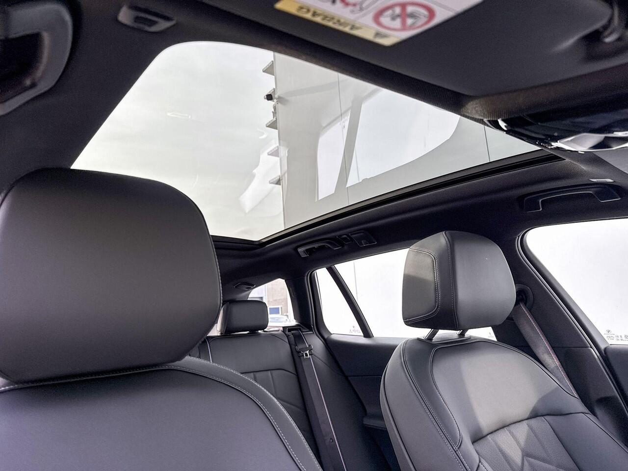 BMW 5-SERIE Touring 530e M Sport Pro / Bowers & Wilkins / Stoelventilatie / Parking Assistant Professional / Head-Up / Glazen panoramadak / Iconic Glow / Stuurwielrand verwarmd / 20 Inch