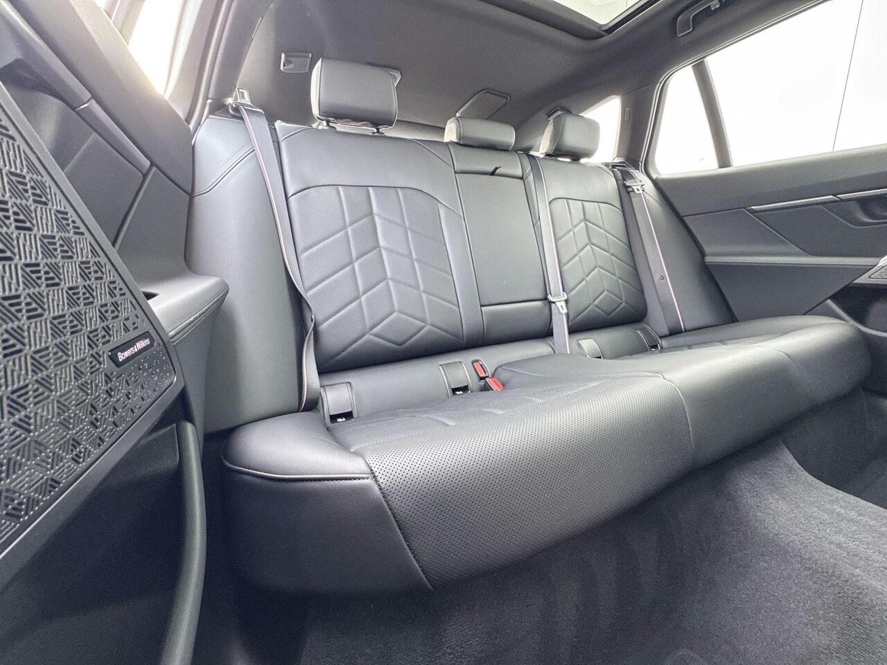 BMW 5-SERIE Touring 530e M Sport Pro / Bowers & Wilkins / Stoelventilatie / Parking Assistant Professional / Head-Up / Glazen panoramadak / Iconic Glow / Stuurwielrand verwarmd / 20 Inch