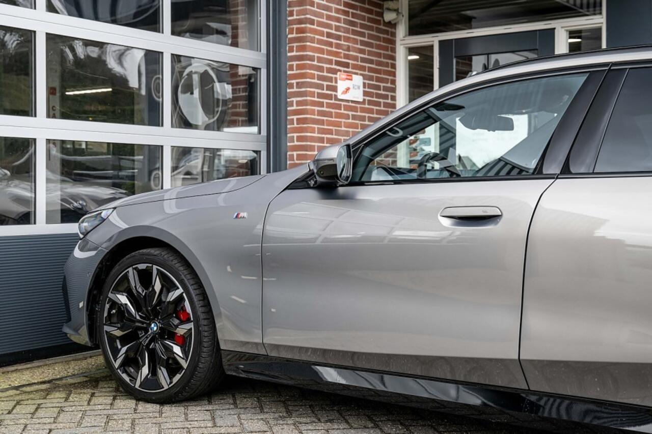 BMW 5-SERIE 520i M Sport Pro | Panorama | Bowers & Wilkins | Head-Up | 360° | 21 Inch | Trekhaak | Iconic |