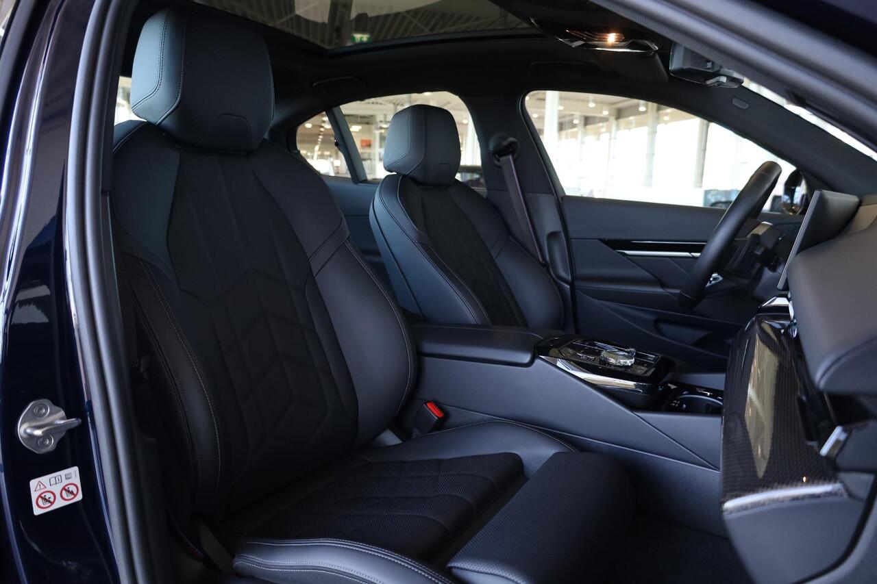 BMW 5-SERIE Sedan 520i | M Sport Pro | Glazen Panoramadak | Stuur & Stoelverwarming | Leder | Active Cruise Control | Harman Kardon | 20" M Sterspaak |