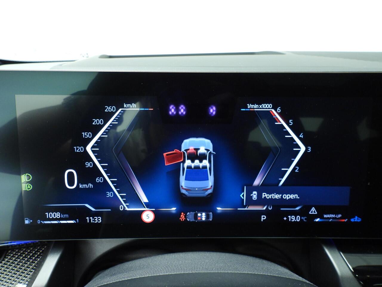 BMW 5-SERIE Sedan 520d | M-Sportpakket | LED | Leder | HUD | Trekhaak | Schuifdak | Active cruise | DAB | Bowers & Wilkins sound | Alu 21 inch