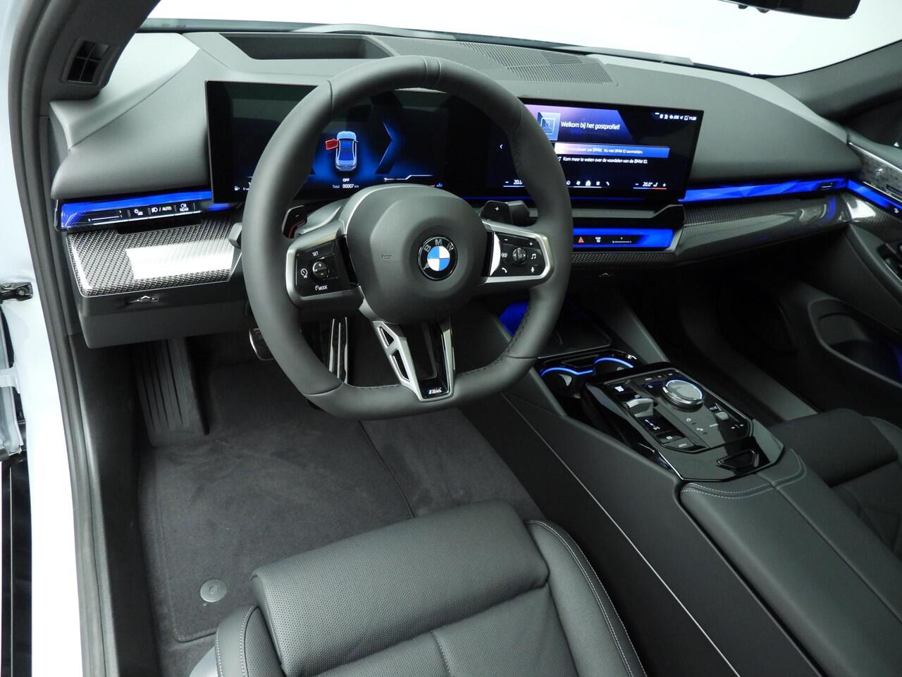 BMW 5-SERIE Sedan 520d | M-Sportpakket | LED | Leder | HUD | Trekhaak | Schuifdak | Active cruise | DAB | Bowers & Wilkins sound | Alu 21 inch