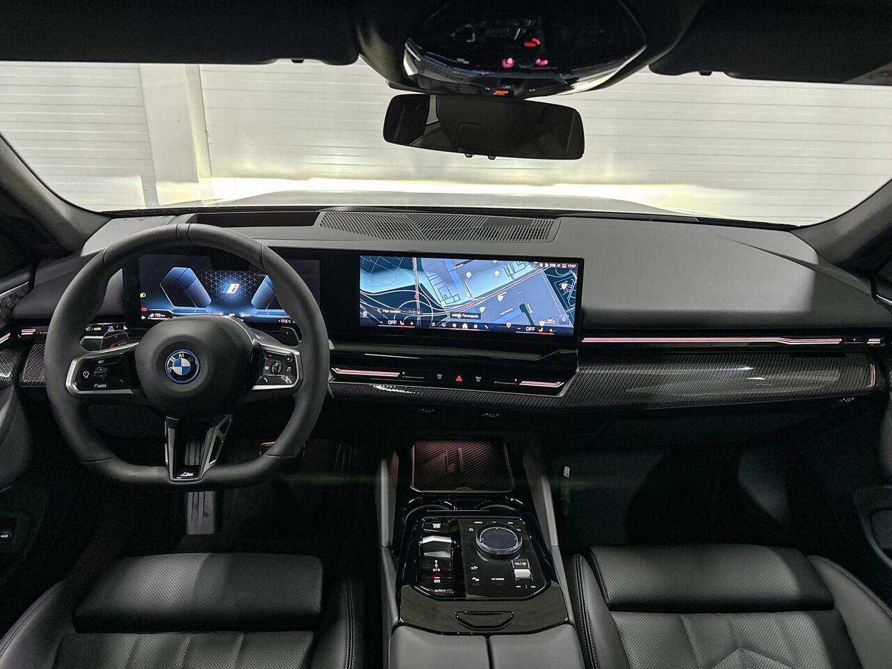 BMW 5-SERIE Sedan 530e | M-Sport Pro | Travel Pack | Innovation pack | Comfort Pack | Driving Assistant Plus | Bowers&Wilkins | Panoramadak | Comfort Access | Trekhaak