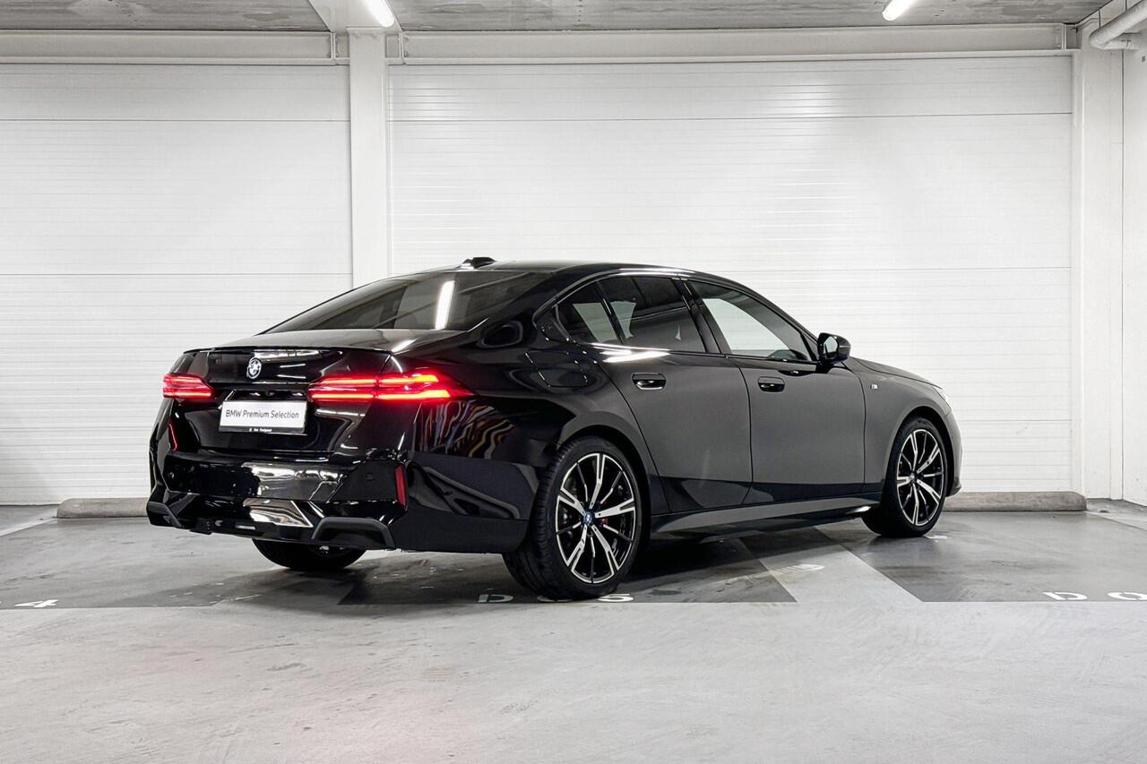 BMW 5-SERIE Sedan 530e | M-Sport Pro | Travel Pack | Innovation pack | Comfort Pack | Driving Assistant Plus | Bowers&Wilkins | Panoramadak | Comfort Access | Trekhaak