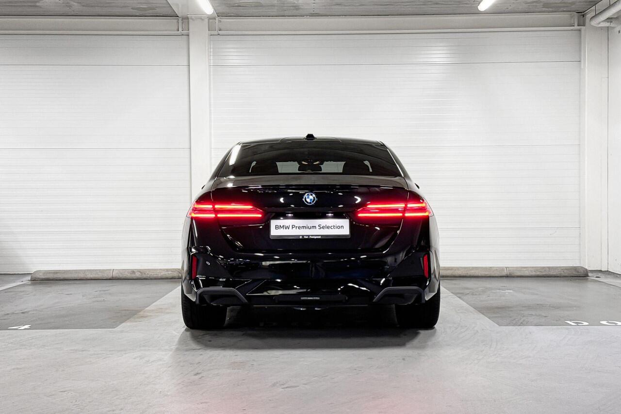 BMW 5-SERIE Sedan 530e | M-Sport Pro | Travel Pack | Innovation pack | Comfort Pack | Driving Assistant Plus | Bowers&Wilkins | Panoramadak | Comfort Access | Trekhaak