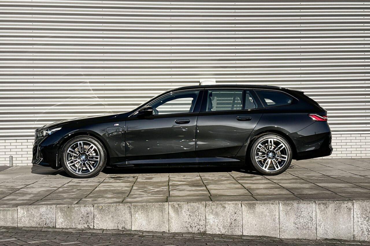 BMW 5-SERIE Touring 530e M Sportpakket / Travel Pack / Comfort Pack