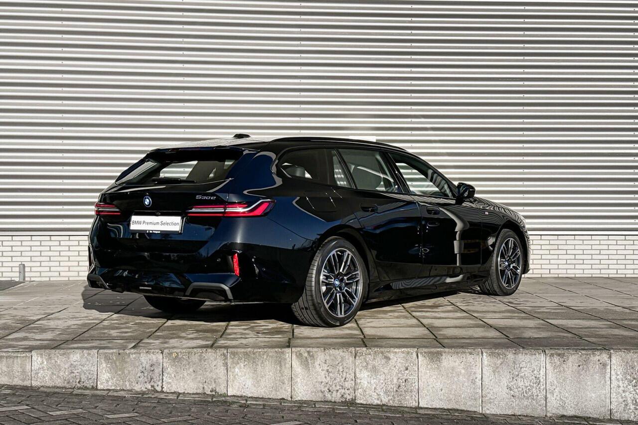 BMW 5-SERIE Touring 530e M Sportpakket / Travel Pack / Comfort Pack