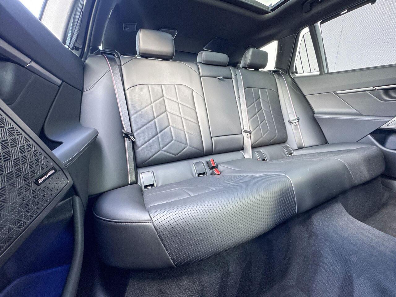 BMW 5-SERIE Touring 550e xDrive | Innovation Pack | M Sport | Panoramadak | Bowers & Wilkins