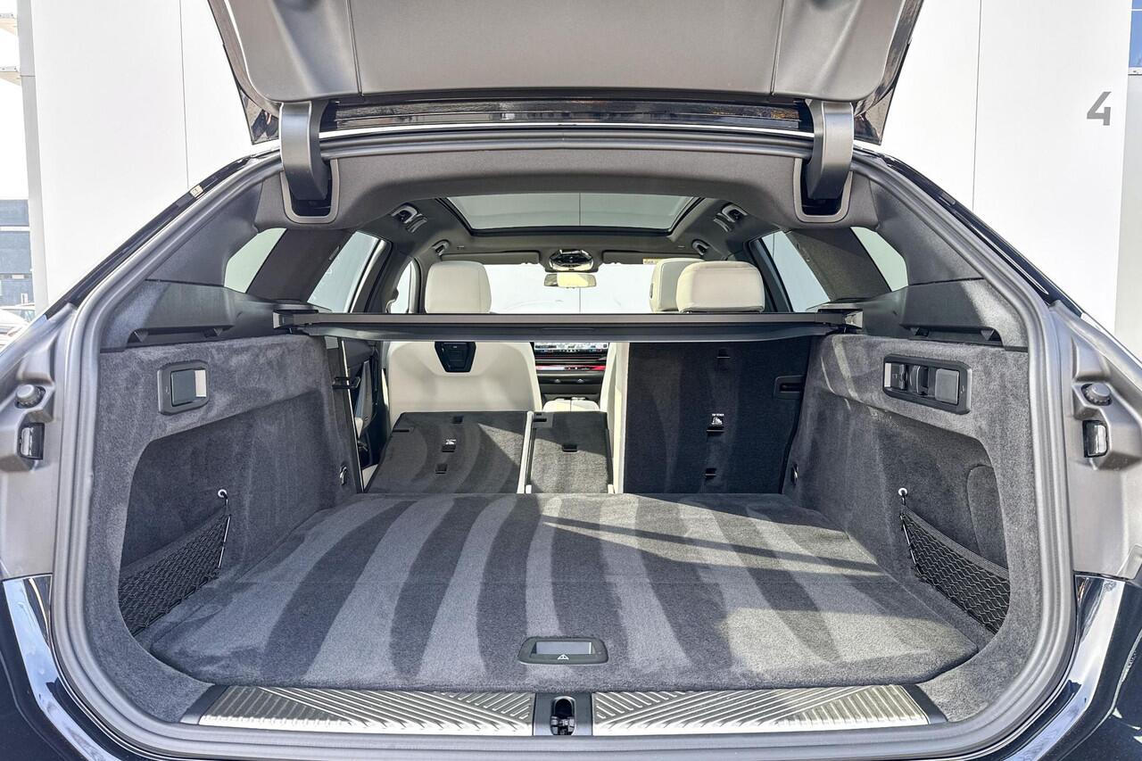 BMW 5-SERIE Touring 550e xDrive / Driving Assistant Professional / Glazen Panoramadak / Harman-Kardon / Head-Up / Adaptief onderstel professional / Trekhaak Zwenkbaar