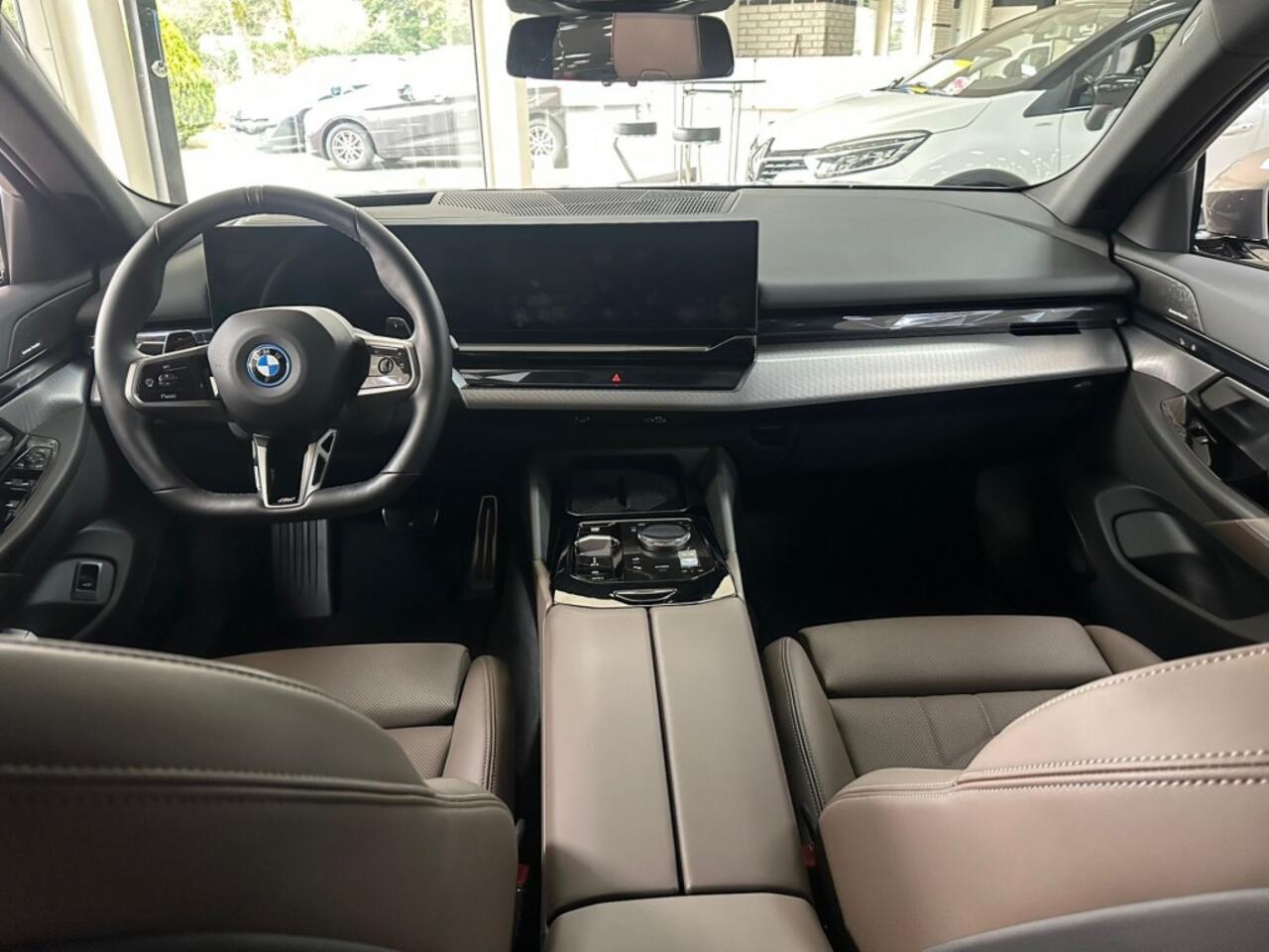BMW 5-SERIE 530e M Sport Panorama Dak Navigatie Multimedia NL Auto NAP