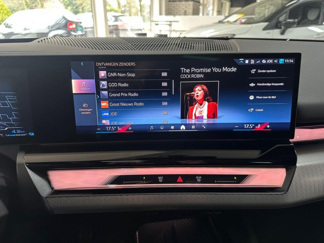 BMW 5-SERIE 530e M Sport Panorama Dak Navigatie Multimedia NL Auto NAP