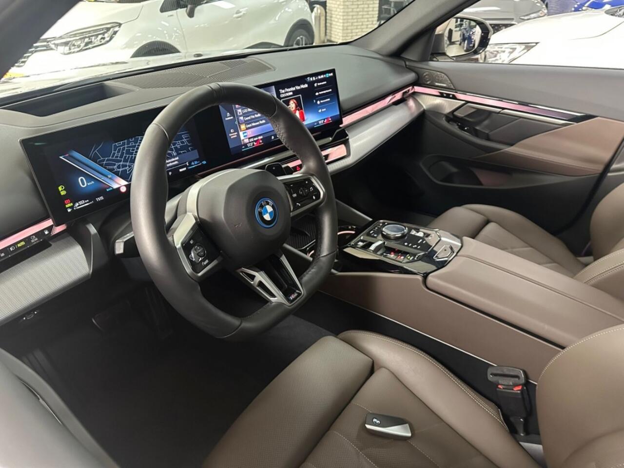 BMW 5-SERIE 530e M Sport Panorama Dak Navigatie Multimedia NL Auto NAP