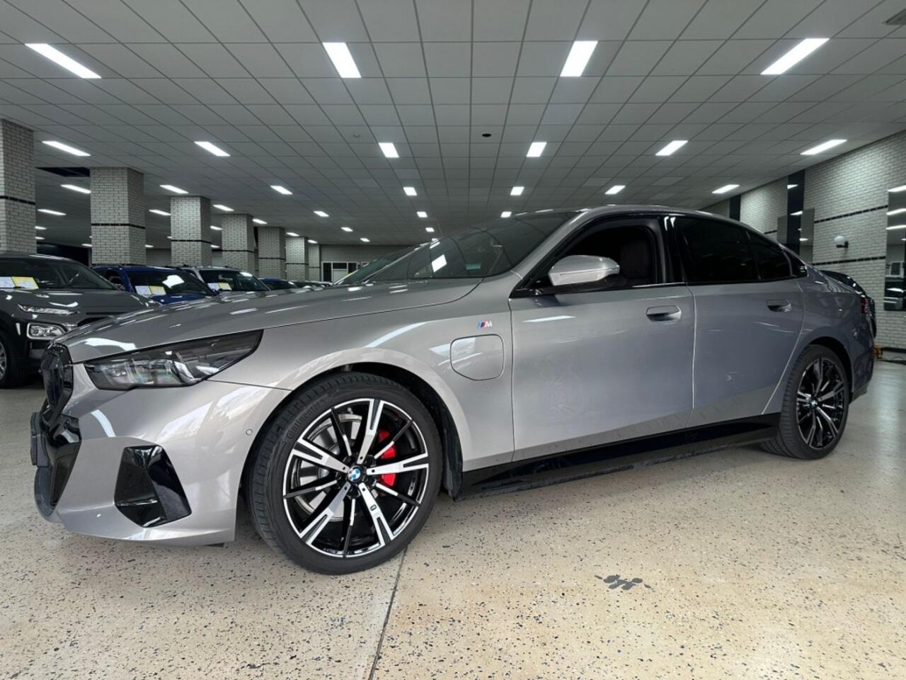 BMW 5-SERIE 530e M Sport Panorama Dak Navigatie Multimedia NL Auto NAP