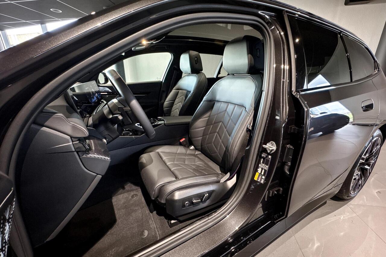 BMW 5-SERIE Touring 530e xDrive | M Sport Pro | Bowers & Wilkins | Iconic Glow | Glazen Panoramardak | Trekhaak |