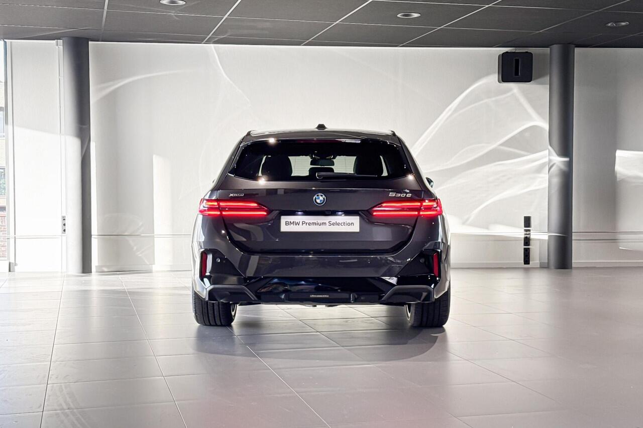 BMW 5-SERIE Touring 530e xDrive | M Sport Pro | Bowers & Wilkins | Iconic Glow | Glazen Panoramardak | Trekhaak |