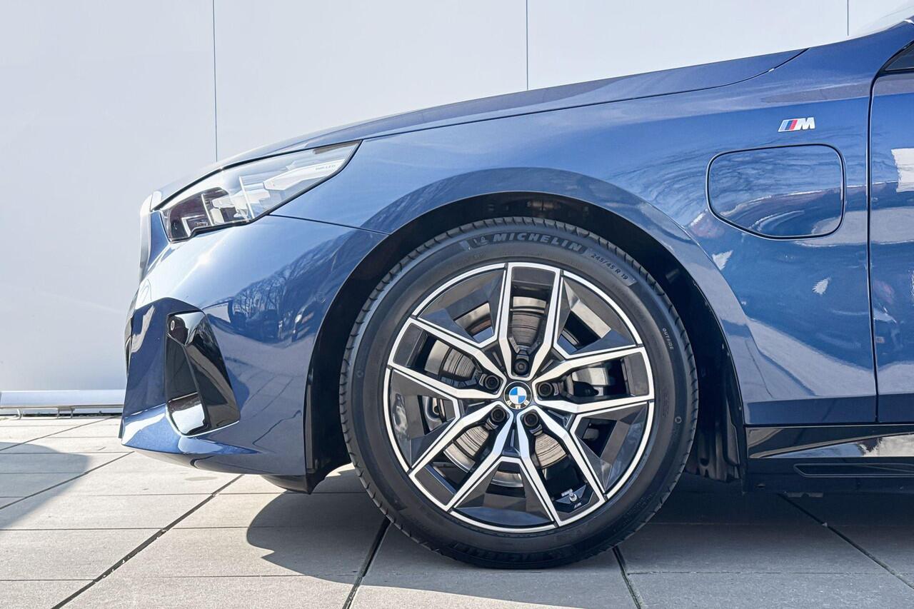 BMW 5-SERIE Sedan 530e M Sport Edition Harman-Kardon / Driving Assistant Plus / Adaptief LED / Parking Assistant / 19 Inch
