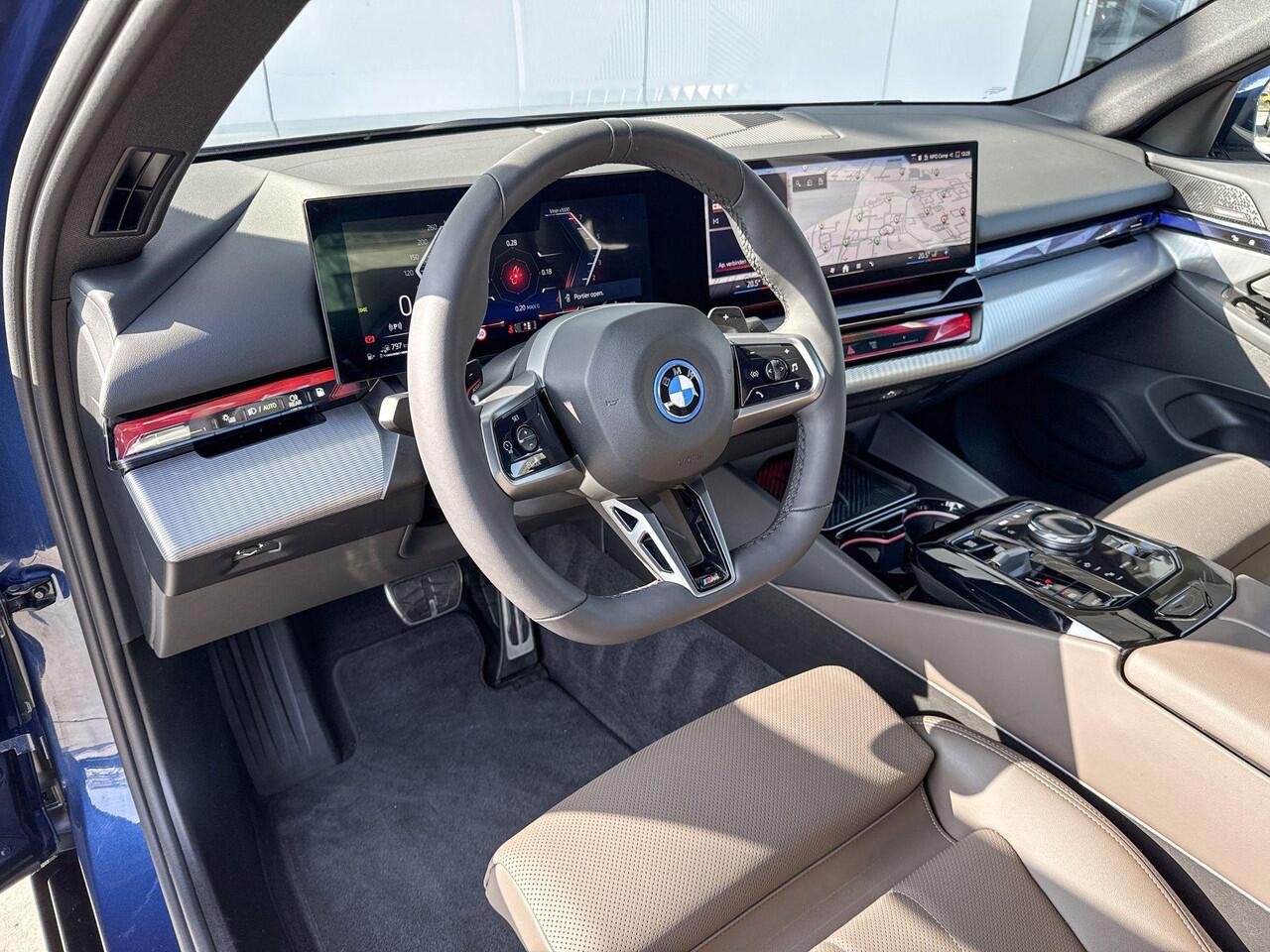 BMW 5-SERIE Sedan 530e M Sport Edition Harman-Kardon / Driving Assistant Plus / Adaptief LED / Parking Assistant / 19 Inch