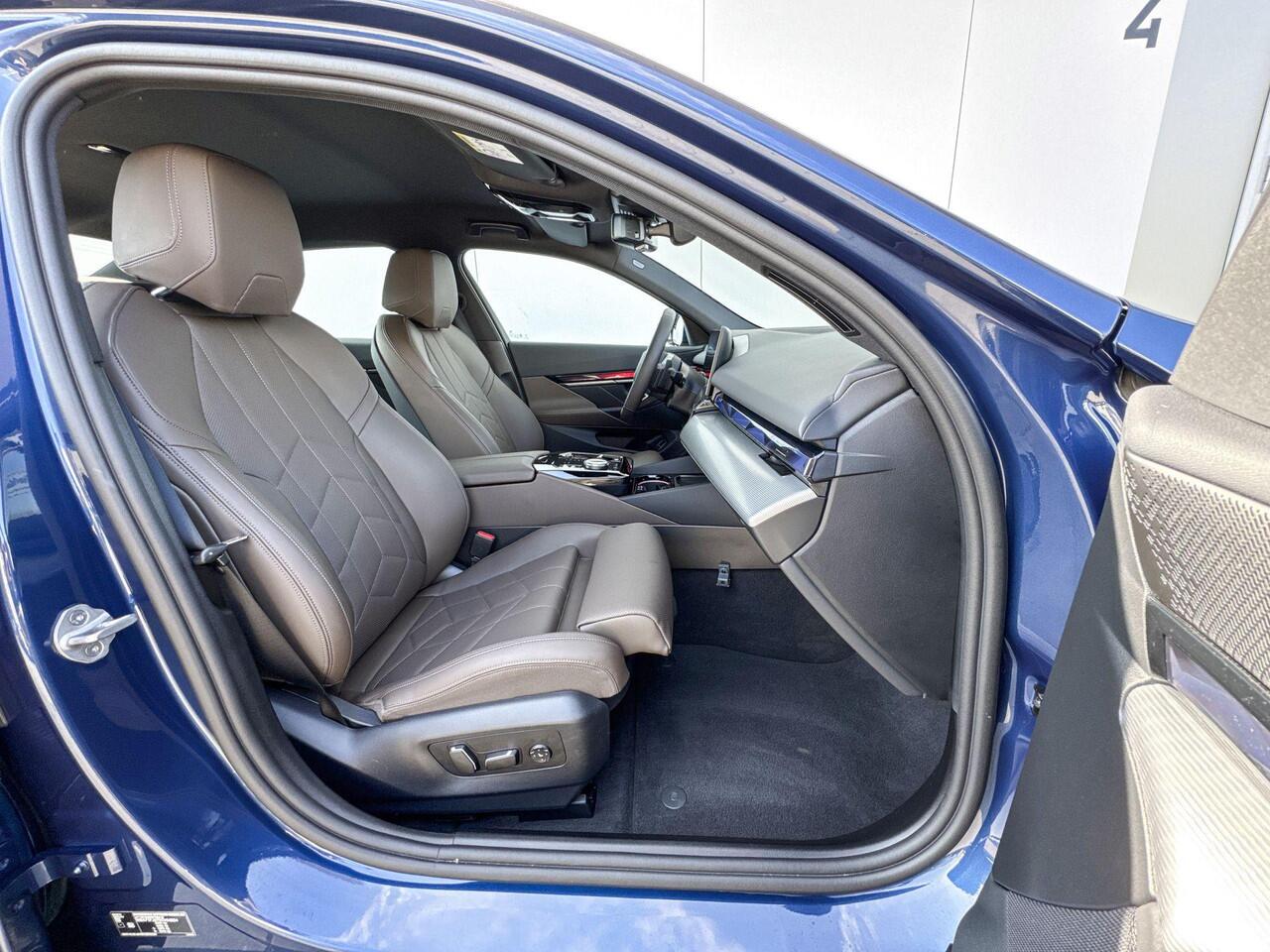 BMW 5-SERIE Sedan 530e M Sport Edition Harman-Kardon / Driving Assistant Plus / Adaptief LED / Parking Assistant / 19 Inch