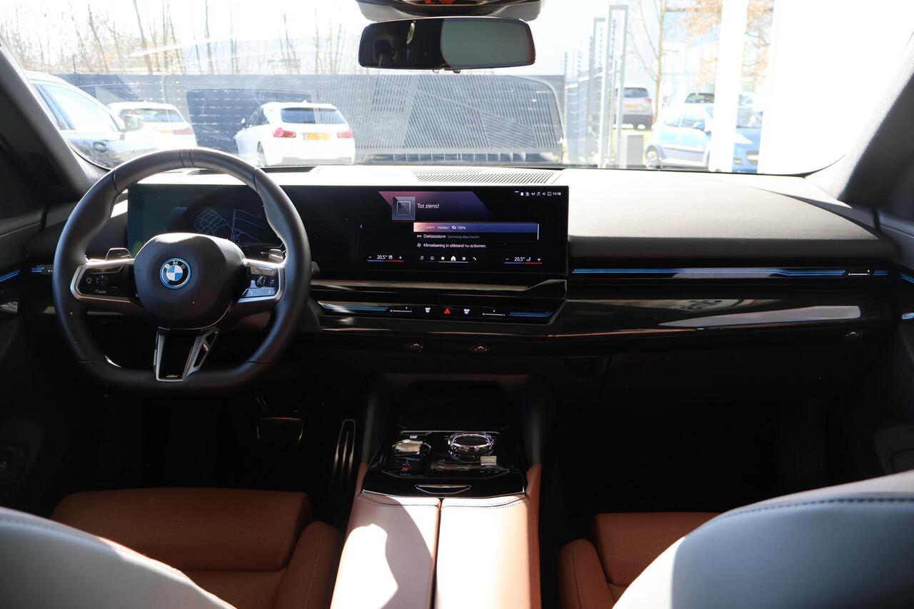 BMW 5-SERIE Touring 530e | M Sport Edition | Harman Kardon | Innovation Pack | Glazen Panoramadak | Trekhaak