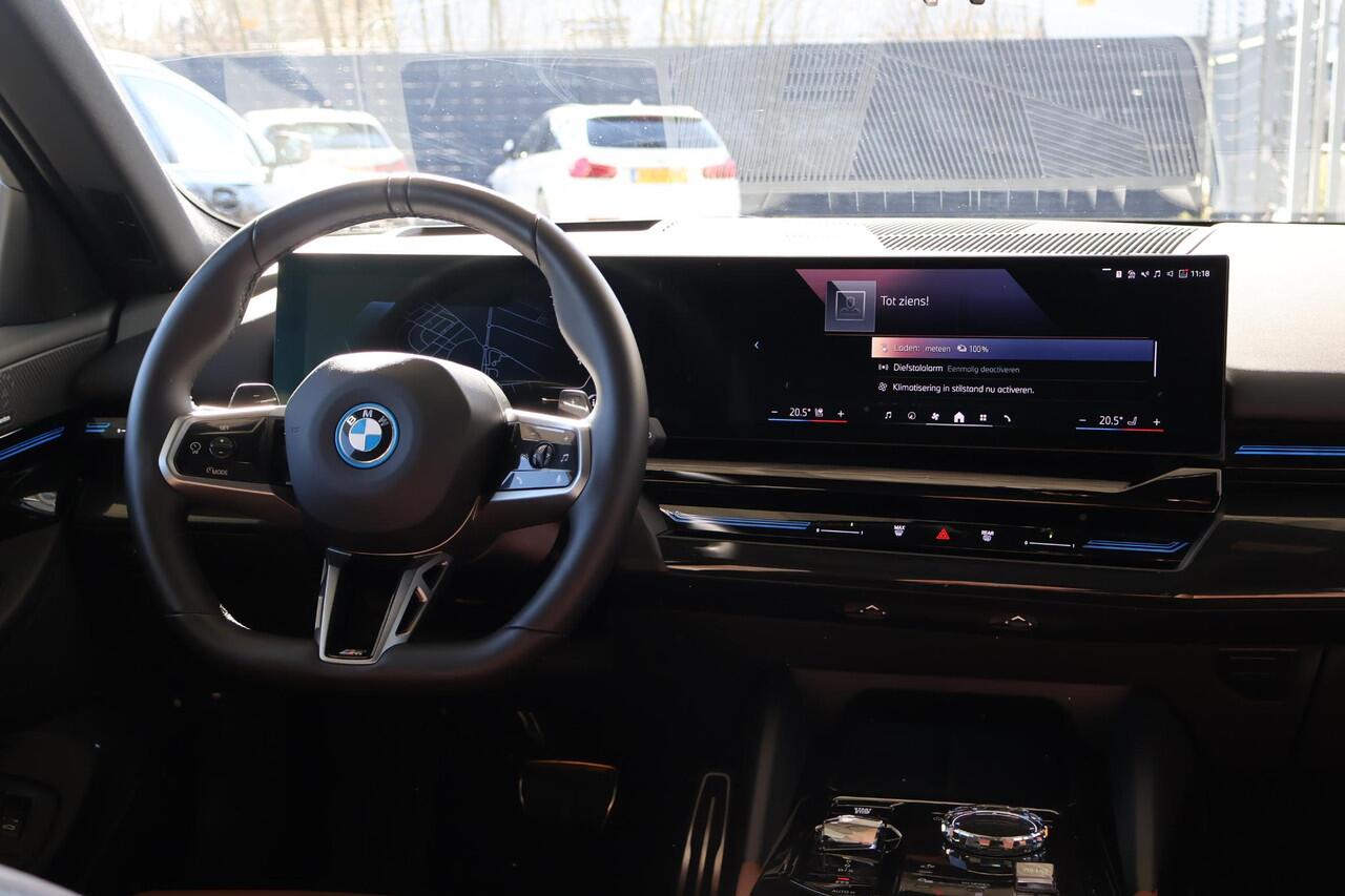 BMW 5-SERIE Touring 530e | M Sport Edition | Harman Kardon | Innovation Pack | Glazen Panoramadak | Trekhaak