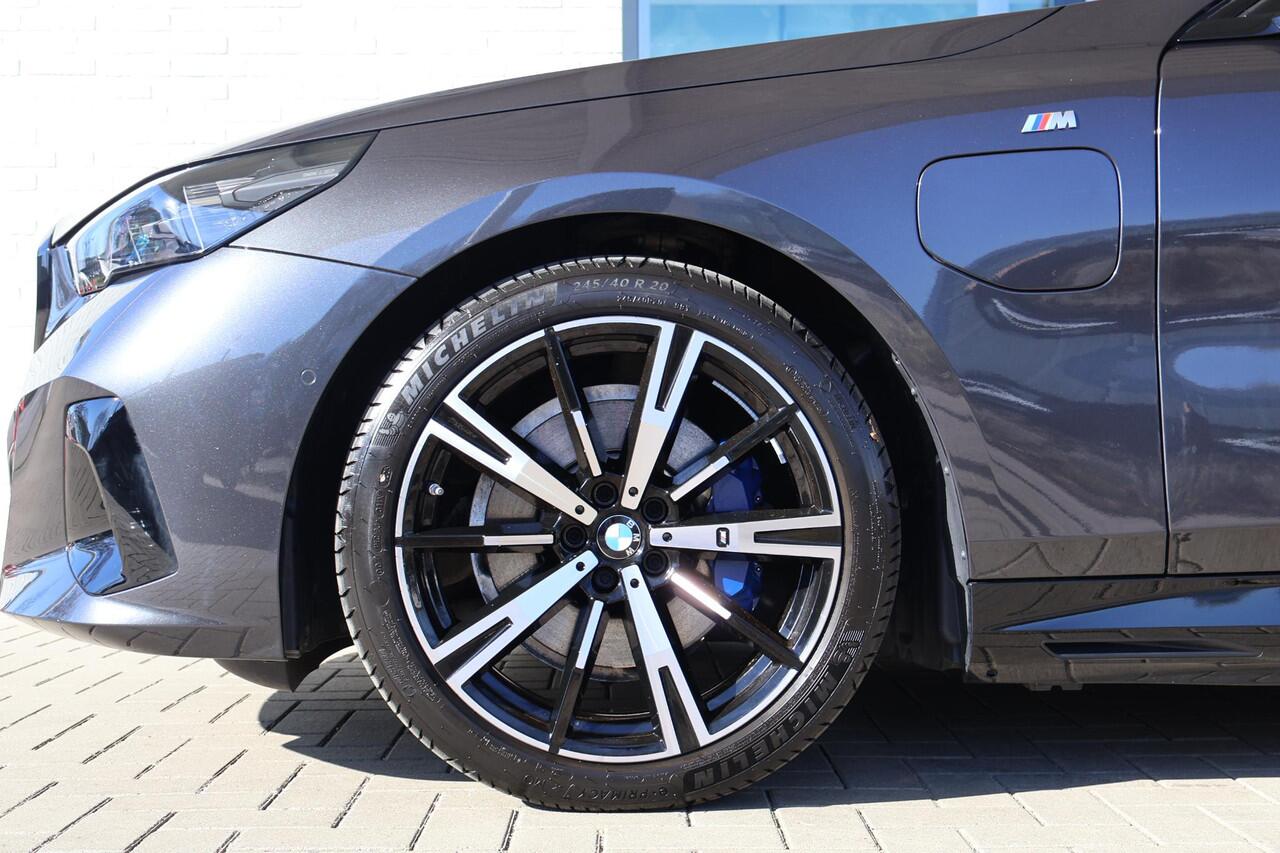 BMW 5-SERIE Touring 530e | M Sport Edition | Harman Kardon | Innovation Pack | Glazen Panoramadak | Trekhaak