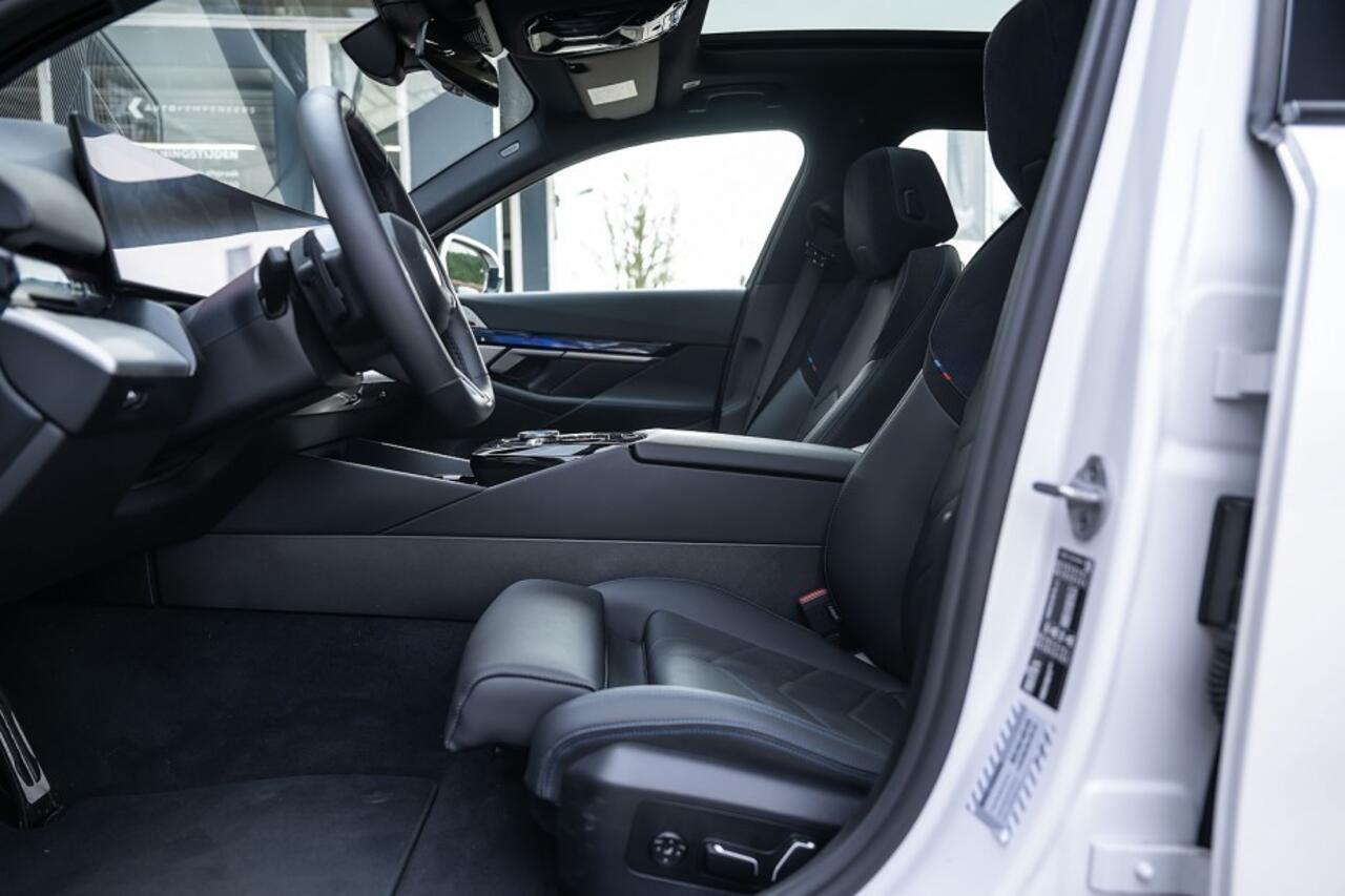 BMW 5-SERIE 520i M Sport | Panorama | Bowers & Wilkins | Head-Up | 360° | 21 Inch | Driving Ass. Plus | Trekhaak |
