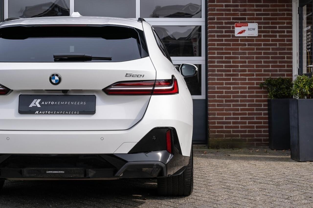 BMW 5-SERIE 520i M Sport | Panorama | Bowers & Wilkins | Head-Up | 360° | 21 Inch | Driving Ass. Plus | Trekhaak |