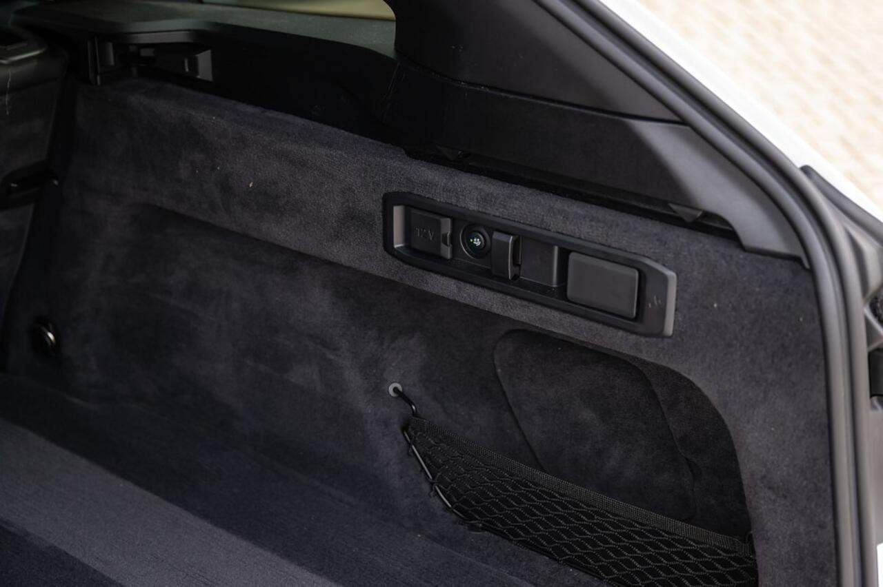 BMW 5-SERIE 520i M Sport | Panorama | Bowers & Wilkins | Head-Up | 360° | 21 Inch | Driving Ass. Plus | Trekhaak |