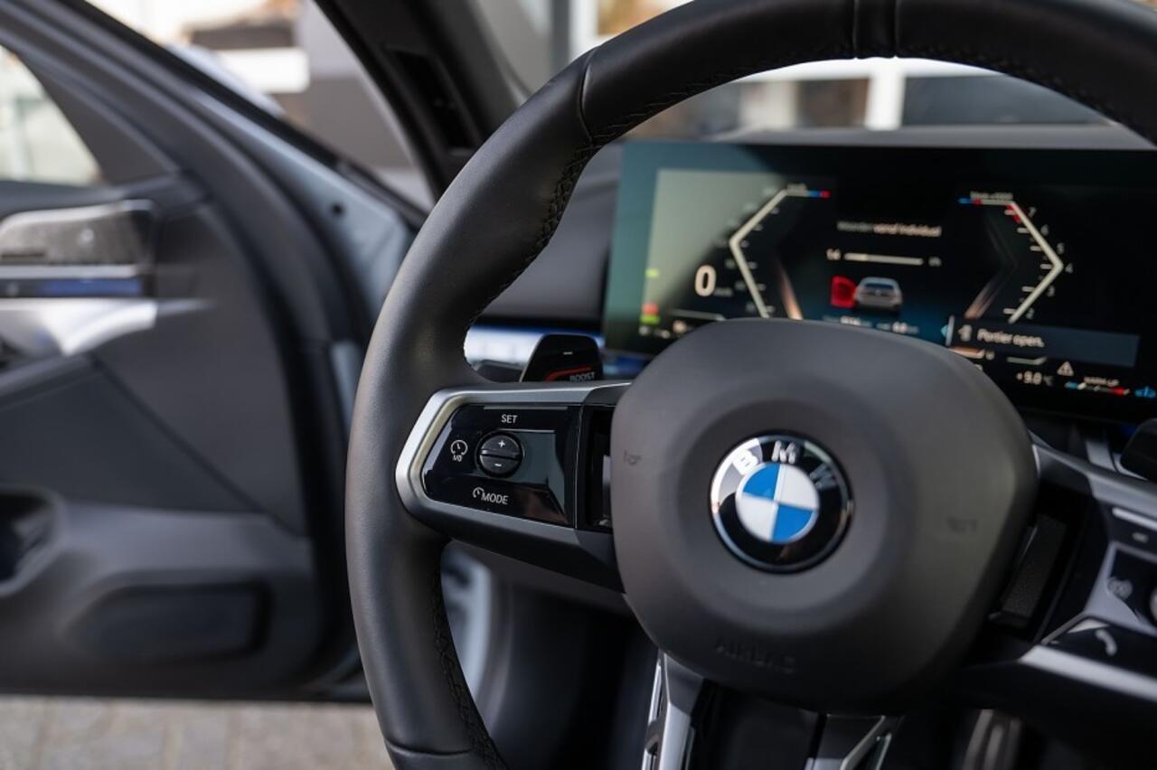 BMW 5-SERIE 520i M Sport | Panorama | Bowers & Wilkins | Head-Up | 360° | 21 Inch | Driving Ass. Plus | Trekhaak |