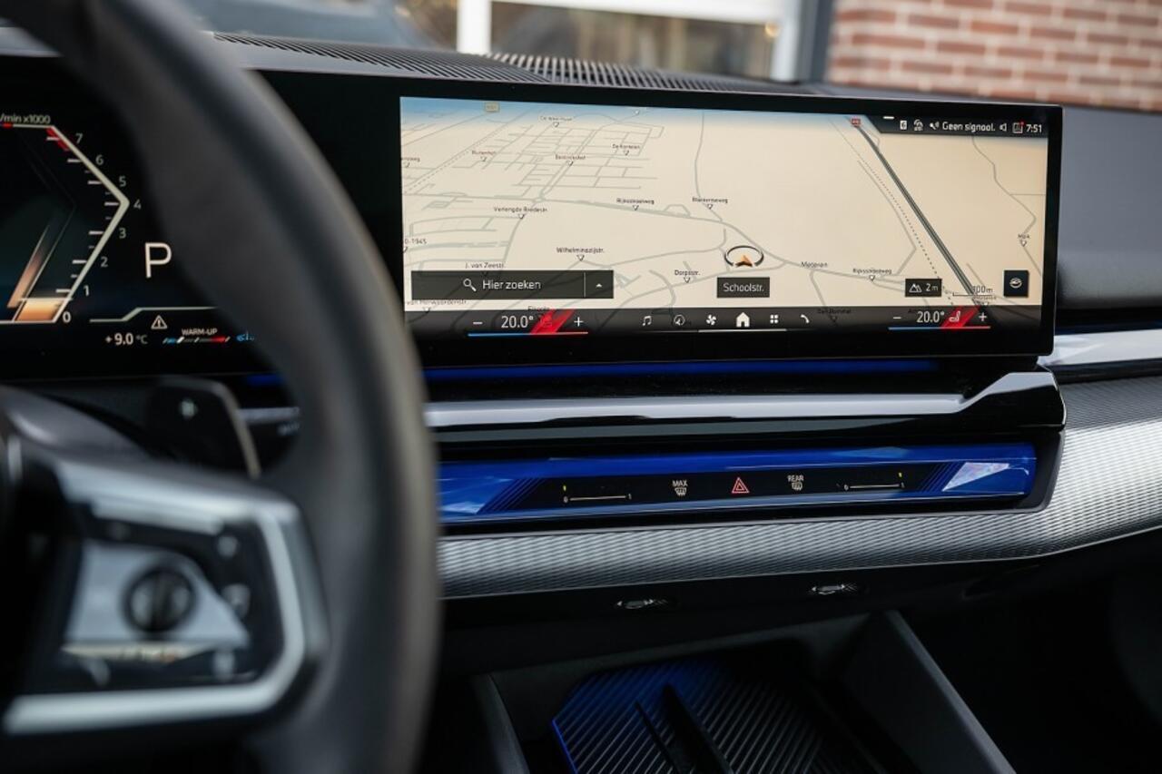 BMW 5-SERIE 520i M Sport | Panorama | Bowers & Wilkins | Head-Up | 360° | 21 Inch | Driving Ass. Plus | Trekhaak |