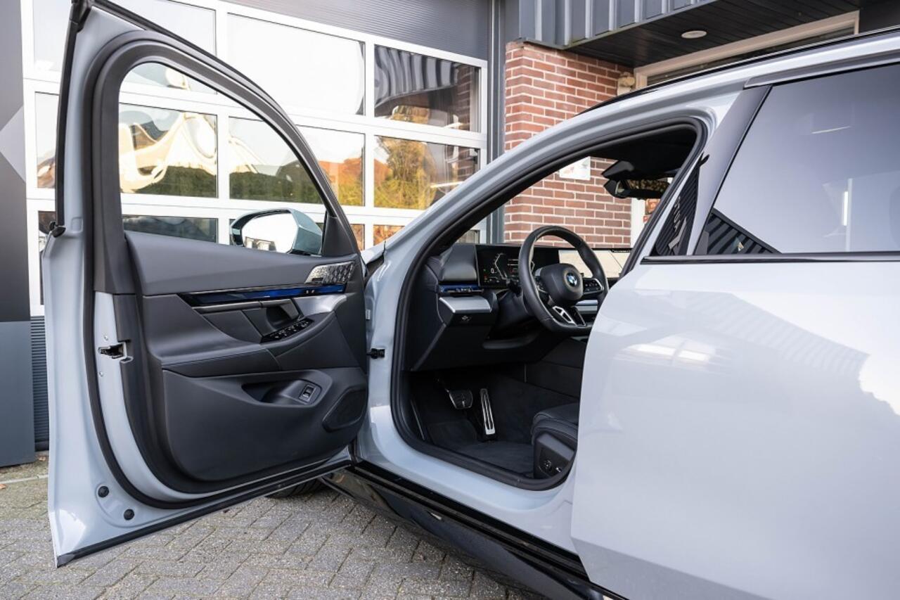 BMW 5-SERIE 520i M Sport | Panorama | Bowers & Wilkins | Head-Up | 360° | 21 Inch | Driving Ass. Plus | Trekhaak |