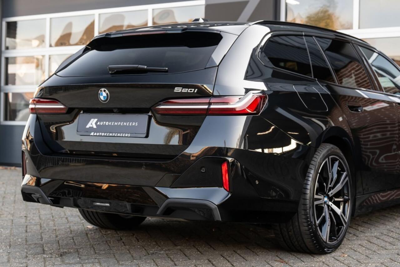 BMW 5-SERIE 520i M Sport | Panorama | Harman/Kardon | Camera | 20 Inch | Driving Ass. Plus | Trekhaak |