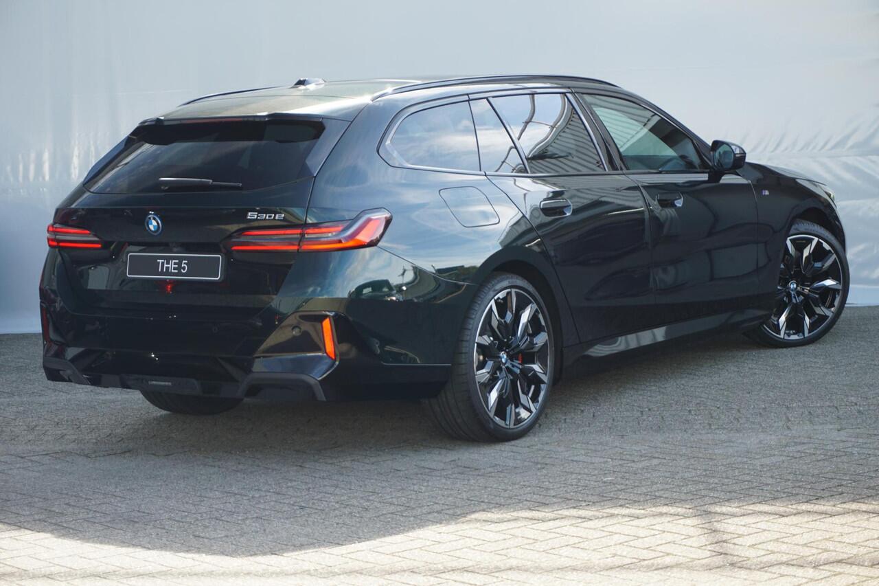 BMW 5-SERIE Touring 530e | M Sportpakket Pro | Individual Lak | Trekhaak | Innovation Pack | Comfort Pack