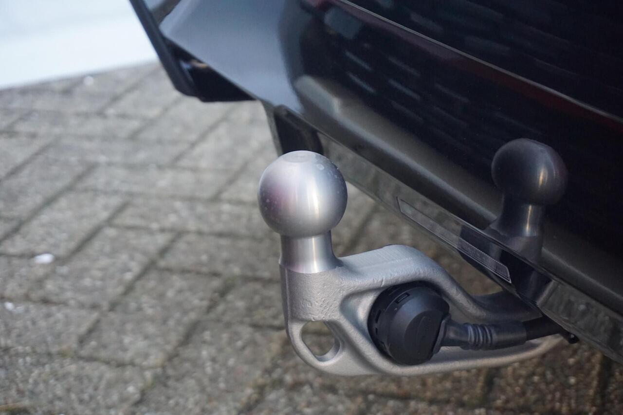 BMW 5-SERIE Touring 530e | M Sportpakket Pro | Individual Lak | Trekhaak | Innovation Pack | Comfort Pack