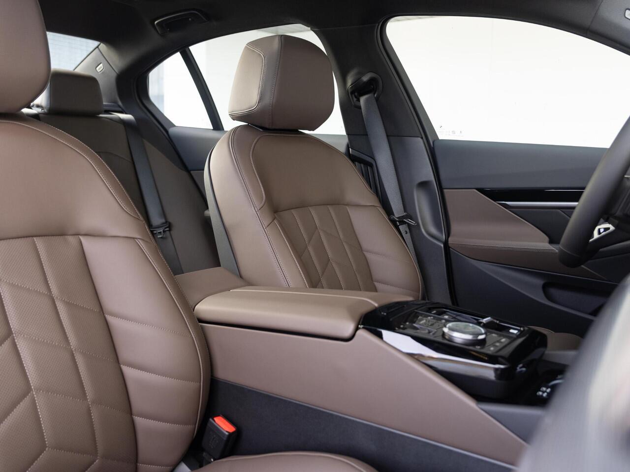 BMW 5-SERIE 530e Sedan | M Sport Edition | M Sportpakket | Innovation Pack | Travel Pack | Comfort Pack