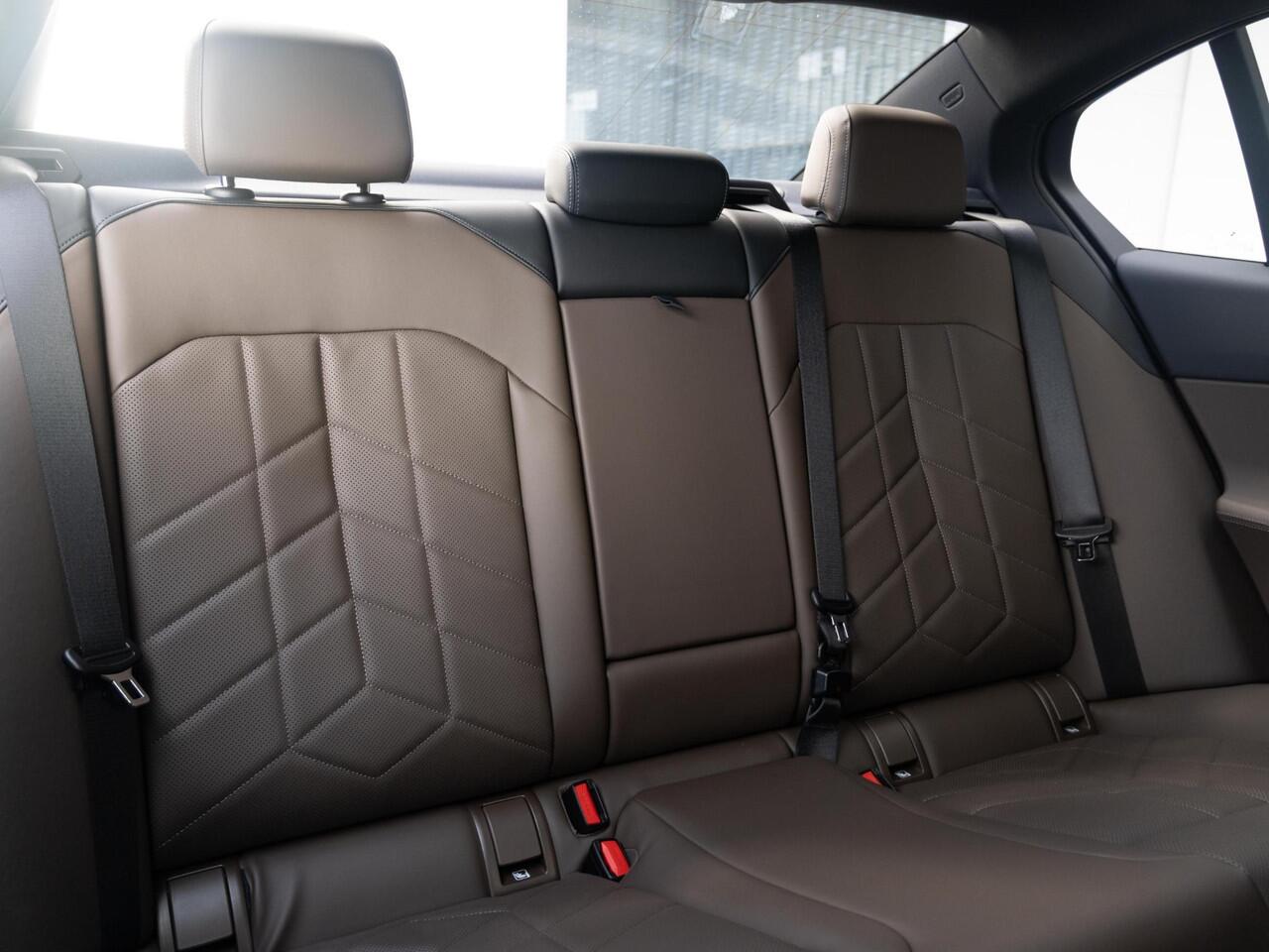 BMW 5-SERIE 530e Sedan | M Sport Edition | M Sportpakket | Innovation Pack | Travel Pack | Comfort Pack