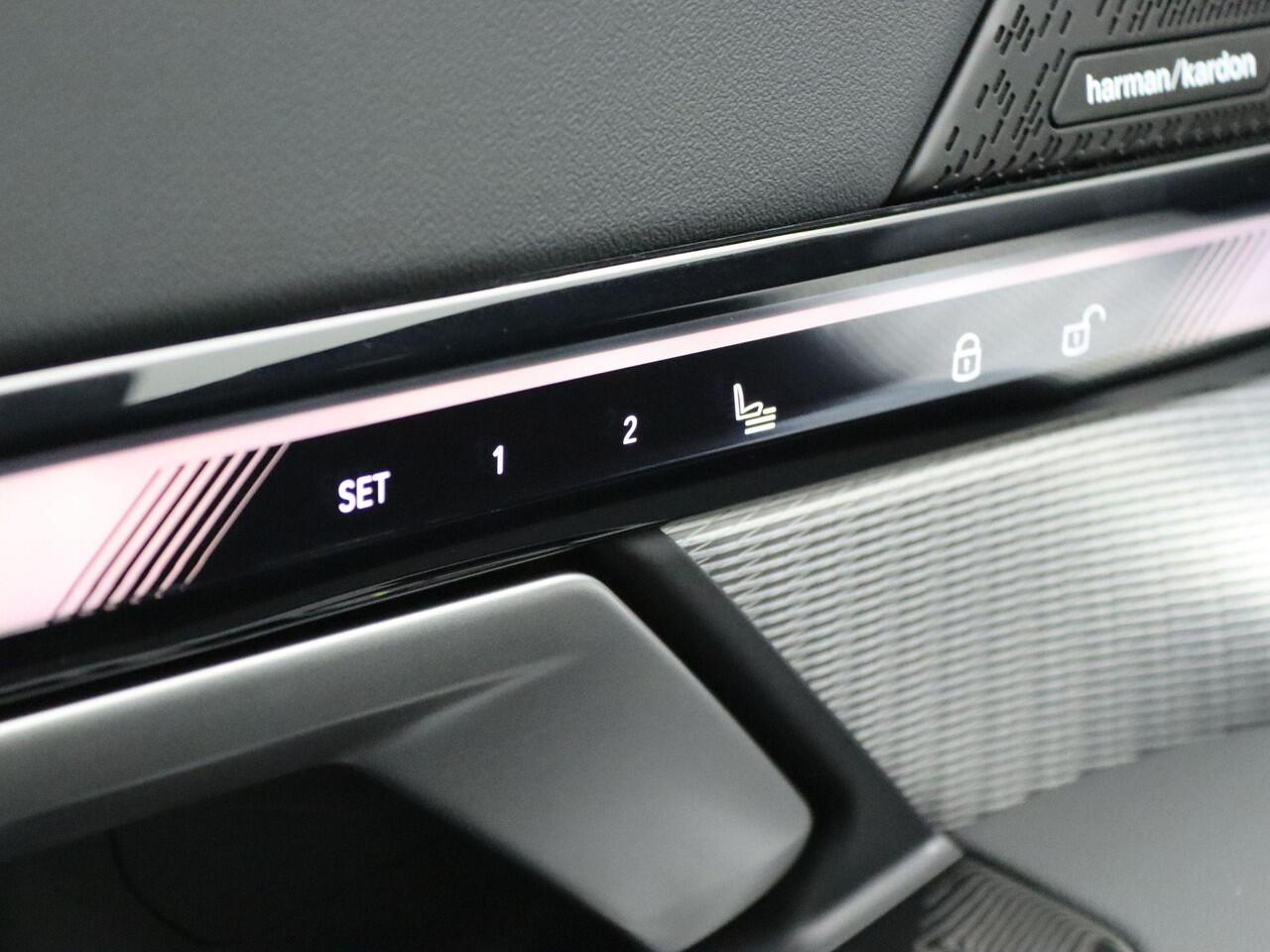 BMW 5-SERIE Touring 520i M Sportpakket Pro | Iconic Glow | Panoramadak | Trekhaak | Travel Pack | Innovation Pack | Comfort Pack | Showroom Selection