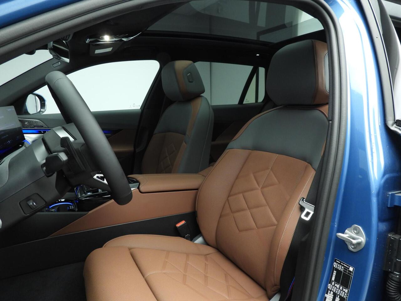 BMW 5-SERIE Touring 530e | M Sportpakket Pro | Individual Lak | Innovation Pack | Comfort Pack | Travel Pack | Trekhaak