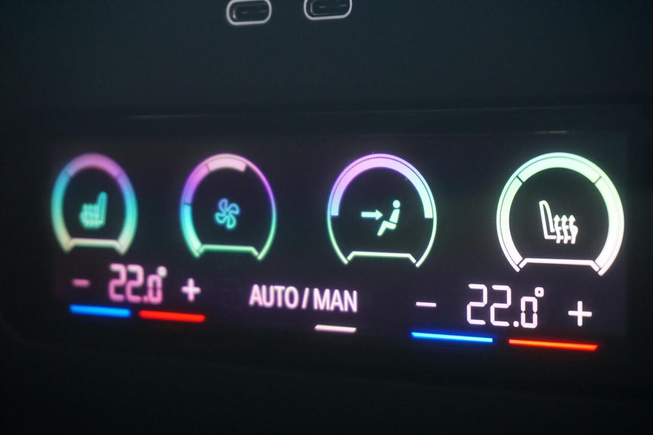 BMW 5-SERIE Touring 550e xDrive M Sportpakket Pro | Panoramadak | Bowers & Wilkins | Trekhaak | Comfort Pack | Innovation Pack